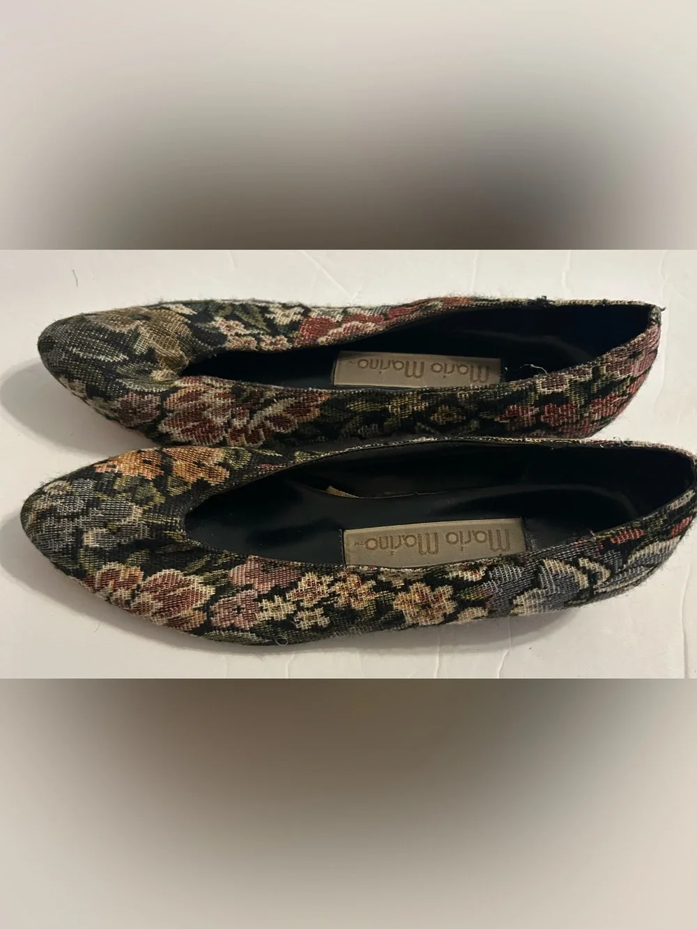 Vintage Floral Pointed-Toe Flats in Multi-Color size 8